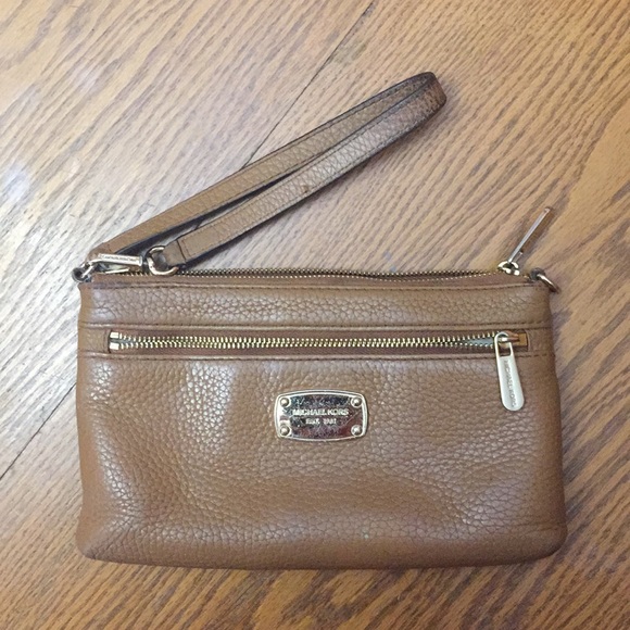 Michael Kors Handbags - Michael Kors Wristlet